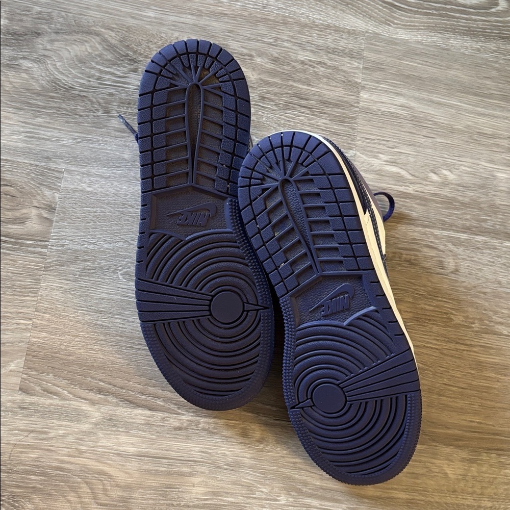 Air Jordan 1 Low Kids Purple & White Sneakers – Size 6Y - Picture 5 of 5